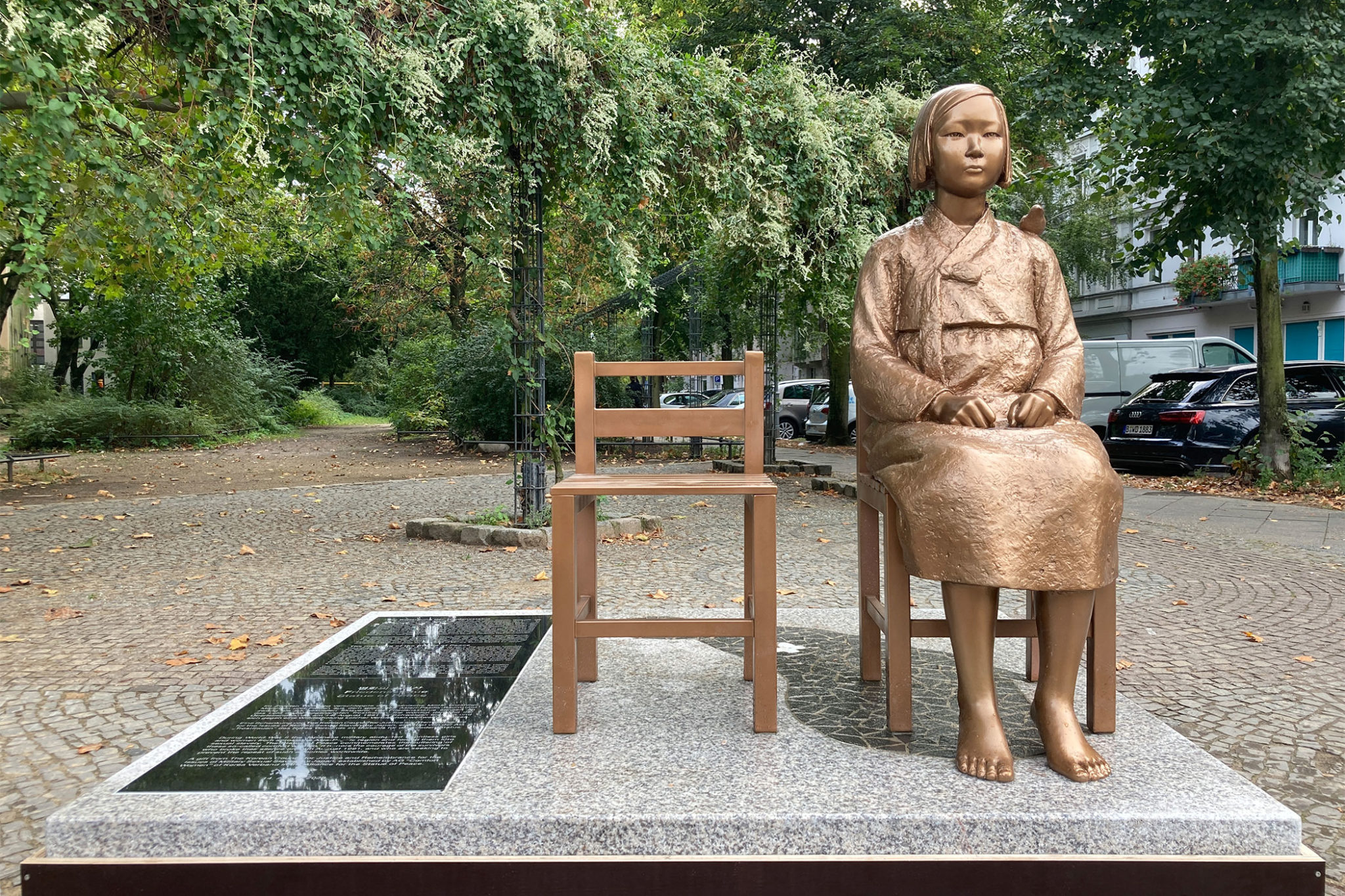 Friedensstatue-Frontansicht-2048x1365.jpg