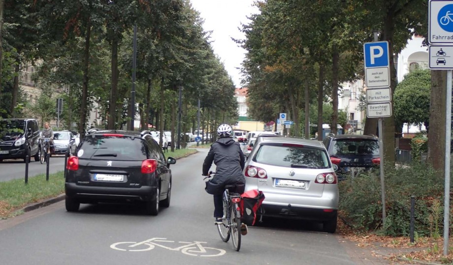 parkallee-_einwärts-_2reihe_parken11.jpg